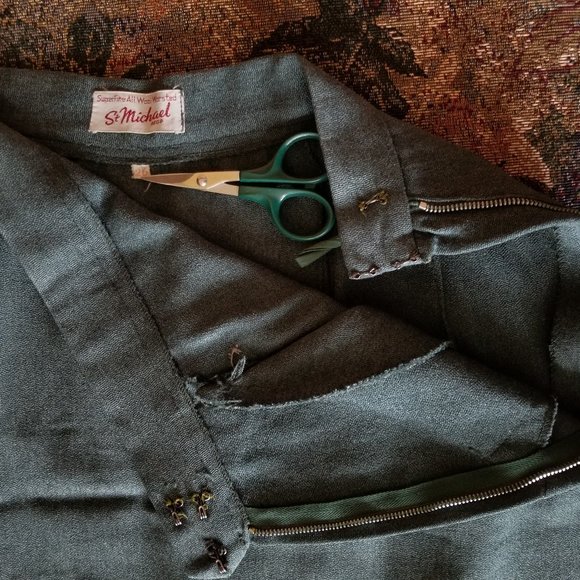 Vintage 50s/earlier, button accent pockets, back slit, A-line skirt, St. Michael - Picture 5 of 6